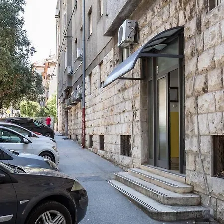Giardino Apartment